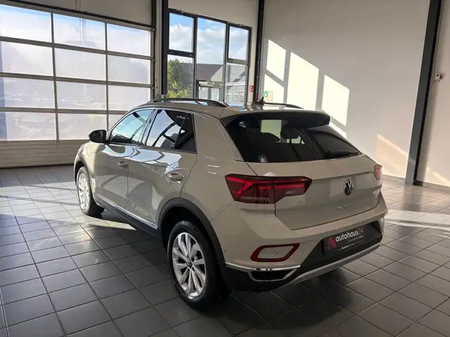 Volkswagen T-Roc view 4