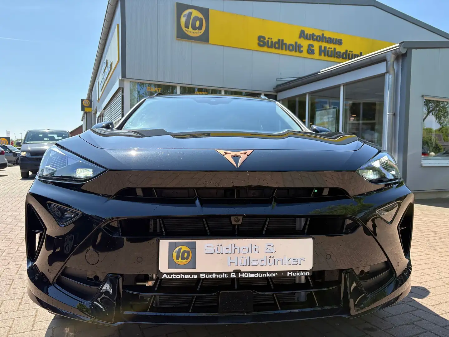 CUPRA Formentor 1.5 eTSI Edge - AHK - Navi - SHZ - eHeckklappe Schwarz - 2