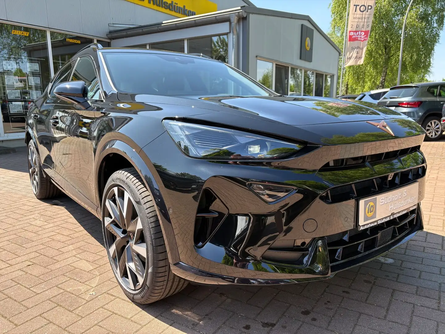CUPRA Formentor 1.5 eTSI Edge - AHK - Navi - SHZ - eHeckklappe Schwarz - 1