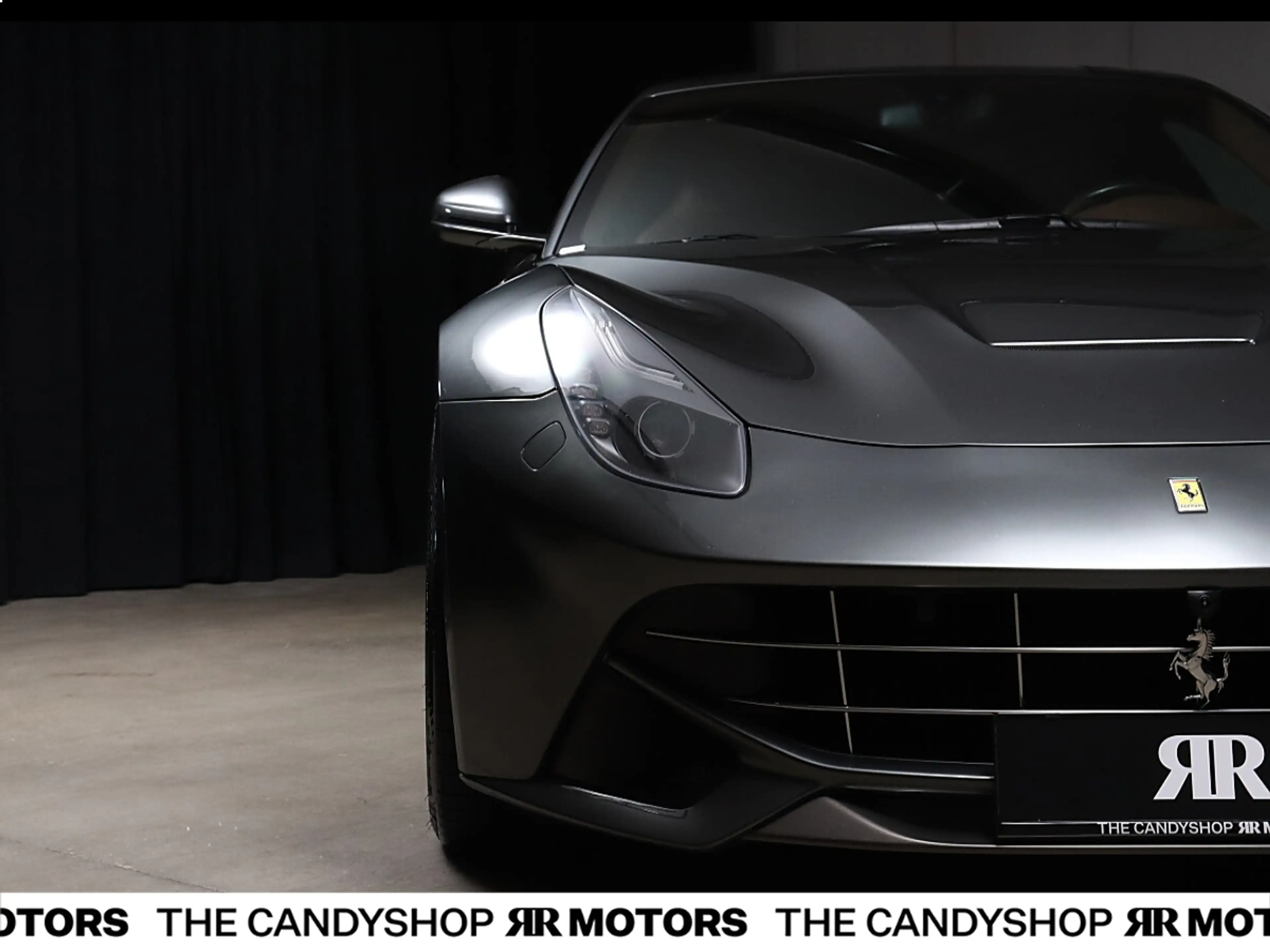 Ferrari F12 Berlinetta *Carbon*Lift*Grigio_Silverstone* — photo 15