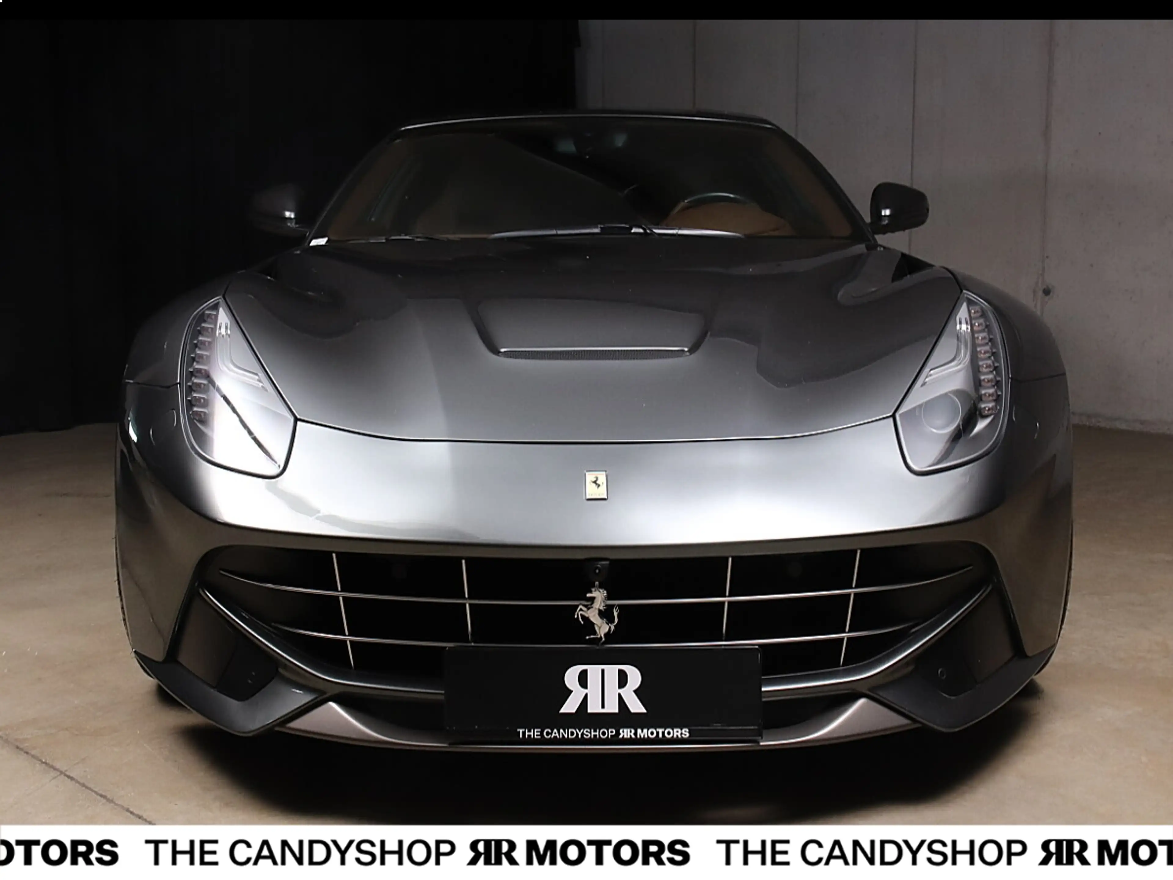 Ferrari F12 Berlinetta *Carbon*Lift*Grigio_Silverstone* — photo 10