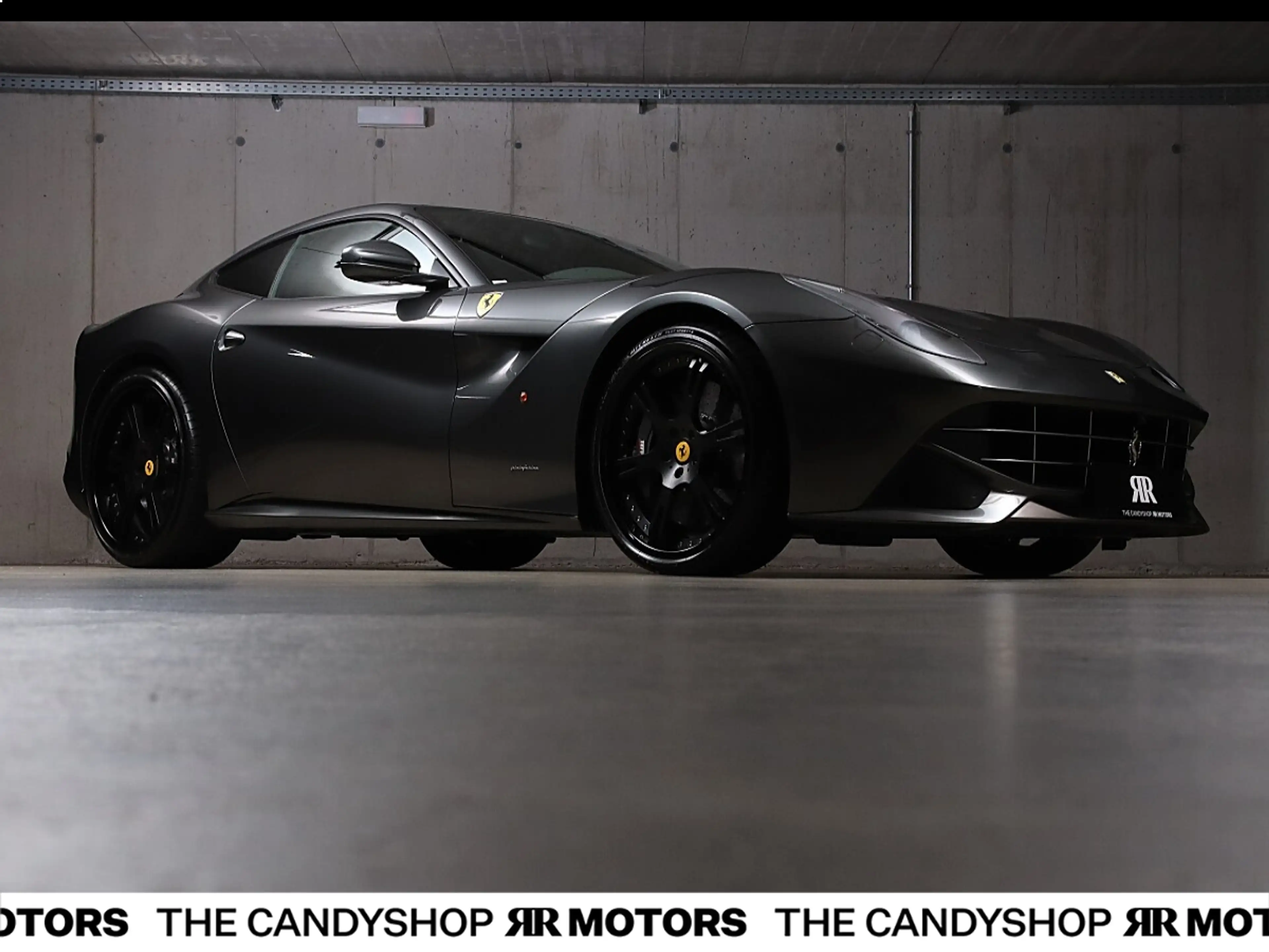 Ferrari F12 Berlinetta *Carbon*Lift*Grigio_Silverstone* — photo 3