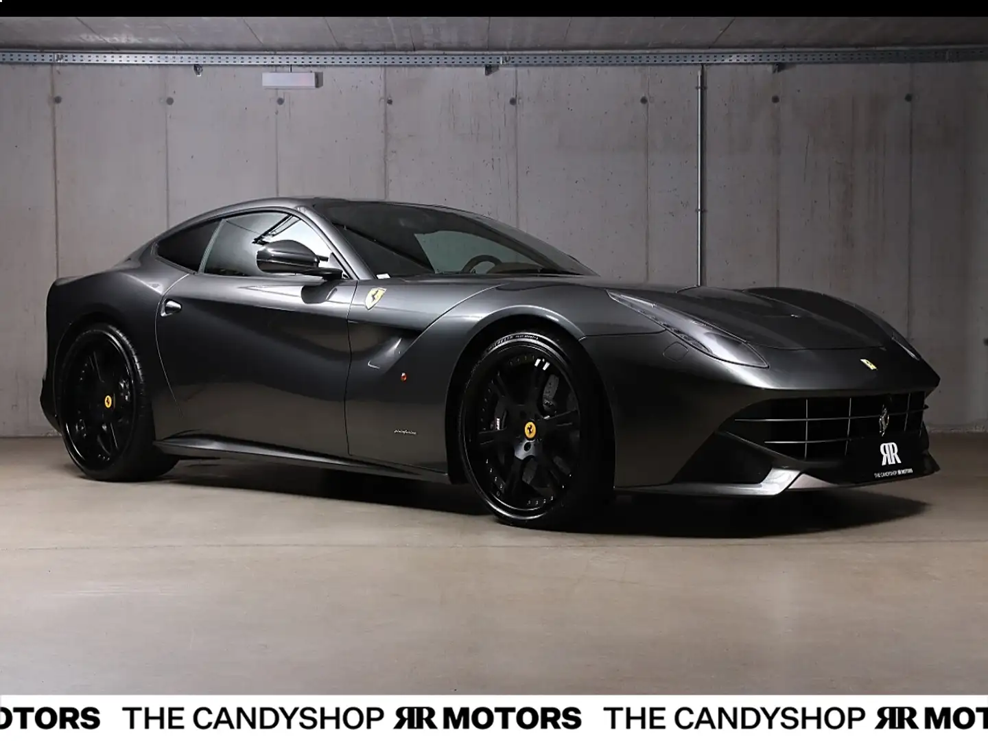 Ferrari F12 Berlinetta *Carbon*Lift*Grigio_Silverstone* Grau - 2