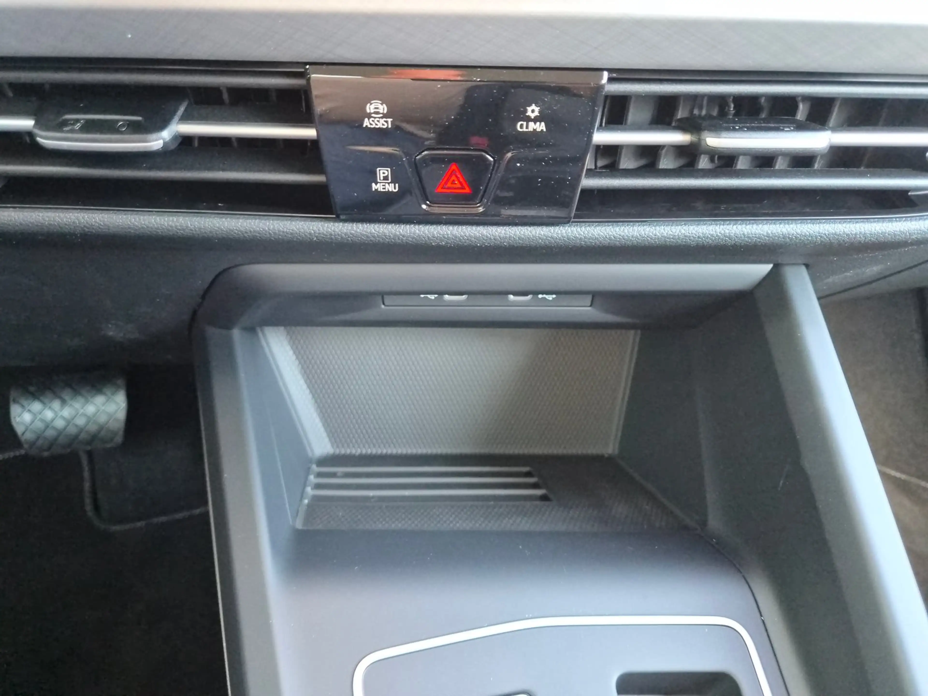 Volkswagen Golf Falco Edition mHEV DSG — photo 7