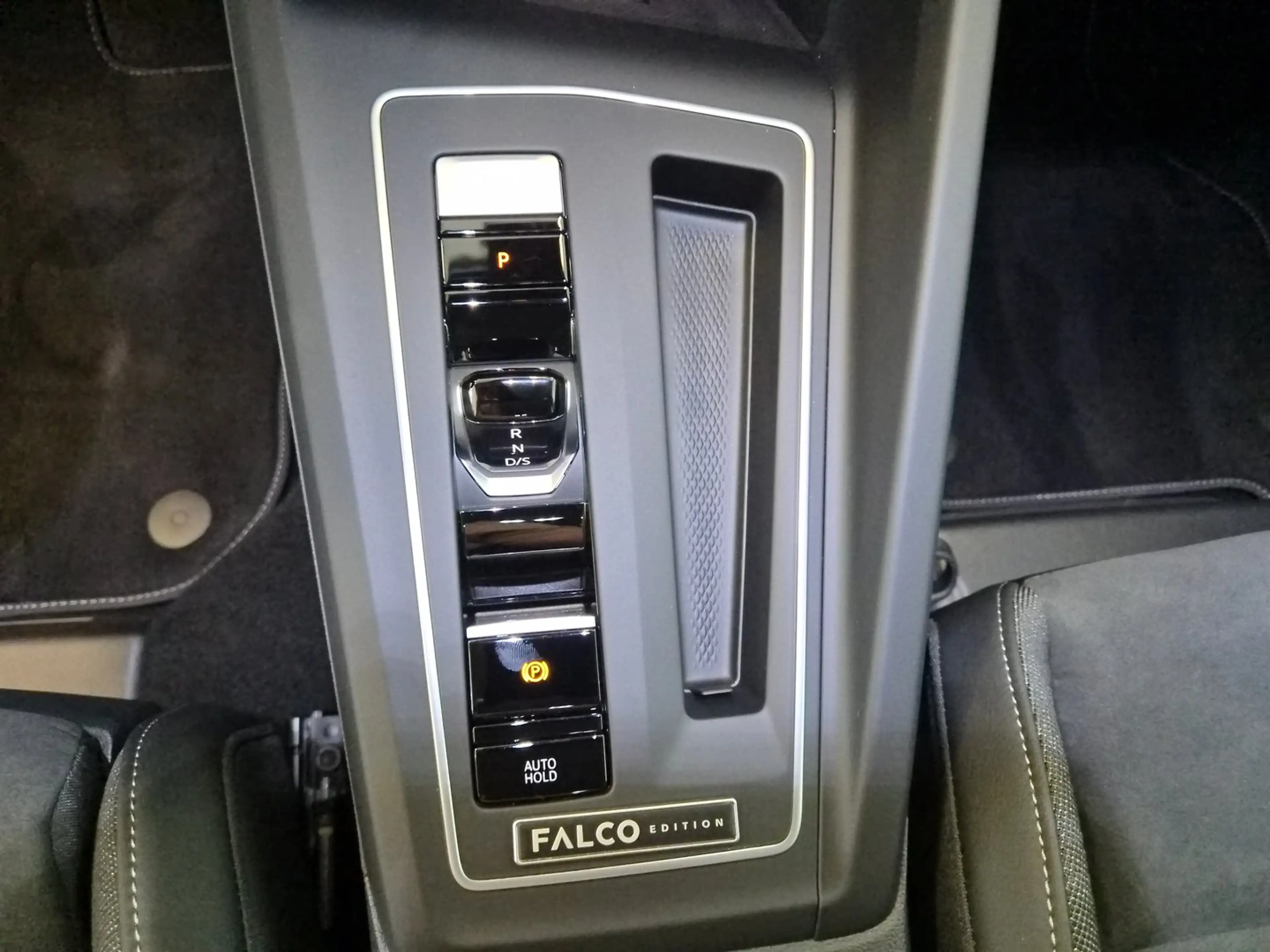 Volkswagen Golf Falco Edition mHEV DSG — photo 6