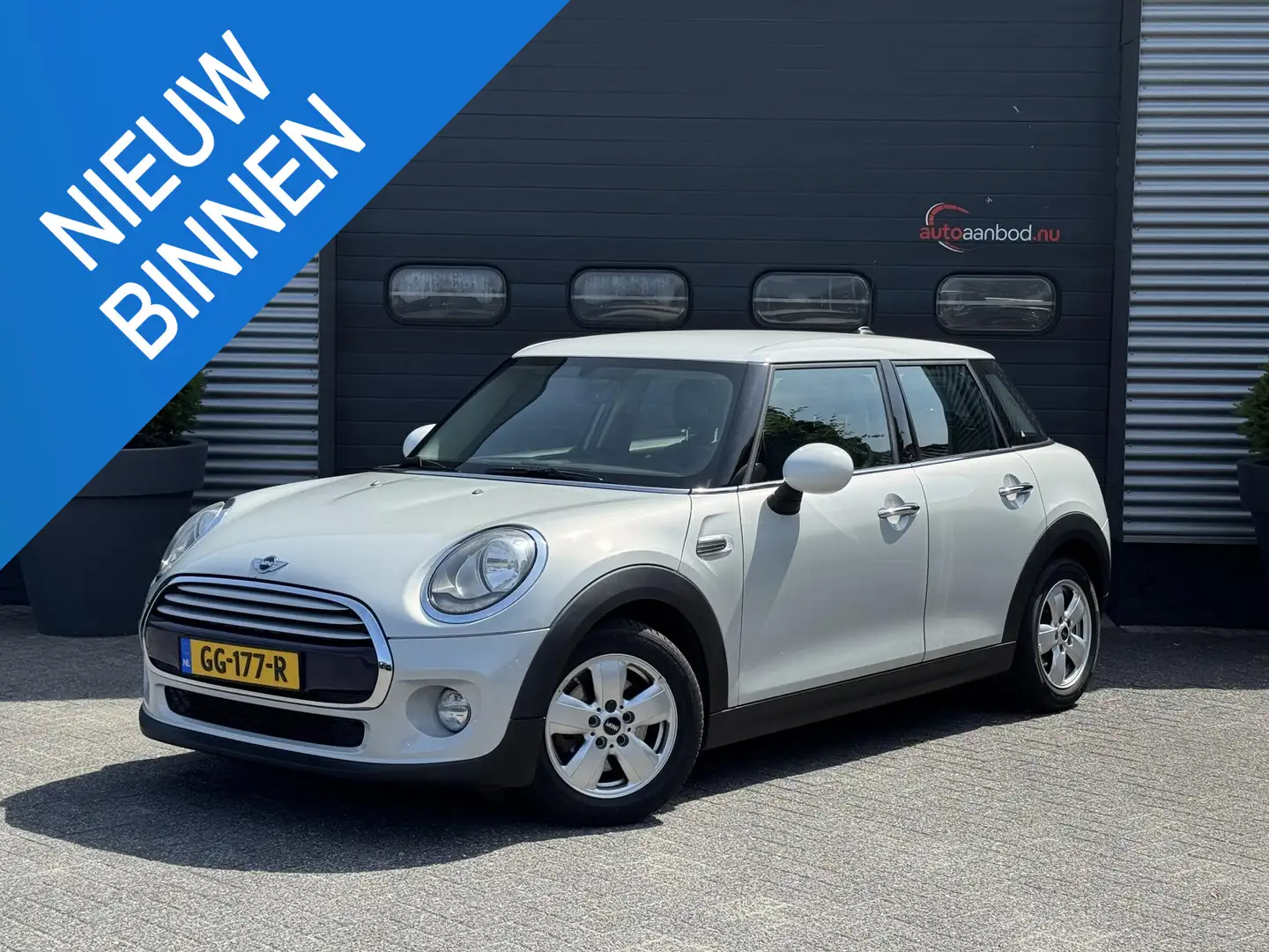 MINI Cooper Mini 1.5 Business | Navigatie | Cruise Control | A Bianco - 1