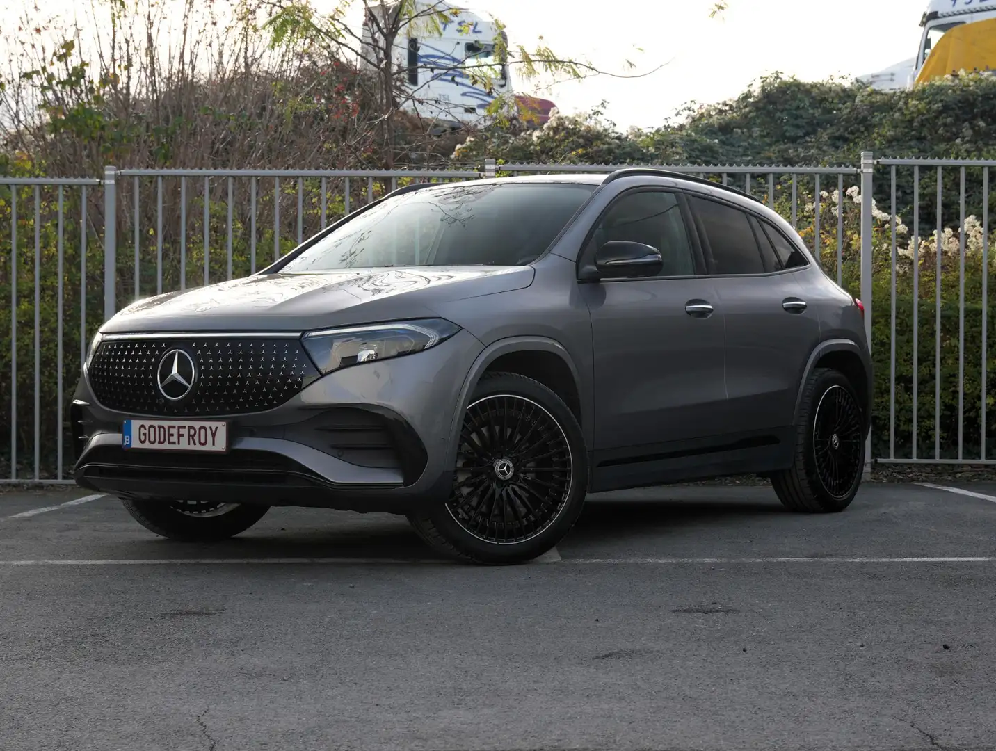 Mercedes-Benz EQA 300 EQA 4MATIC Gris - 2