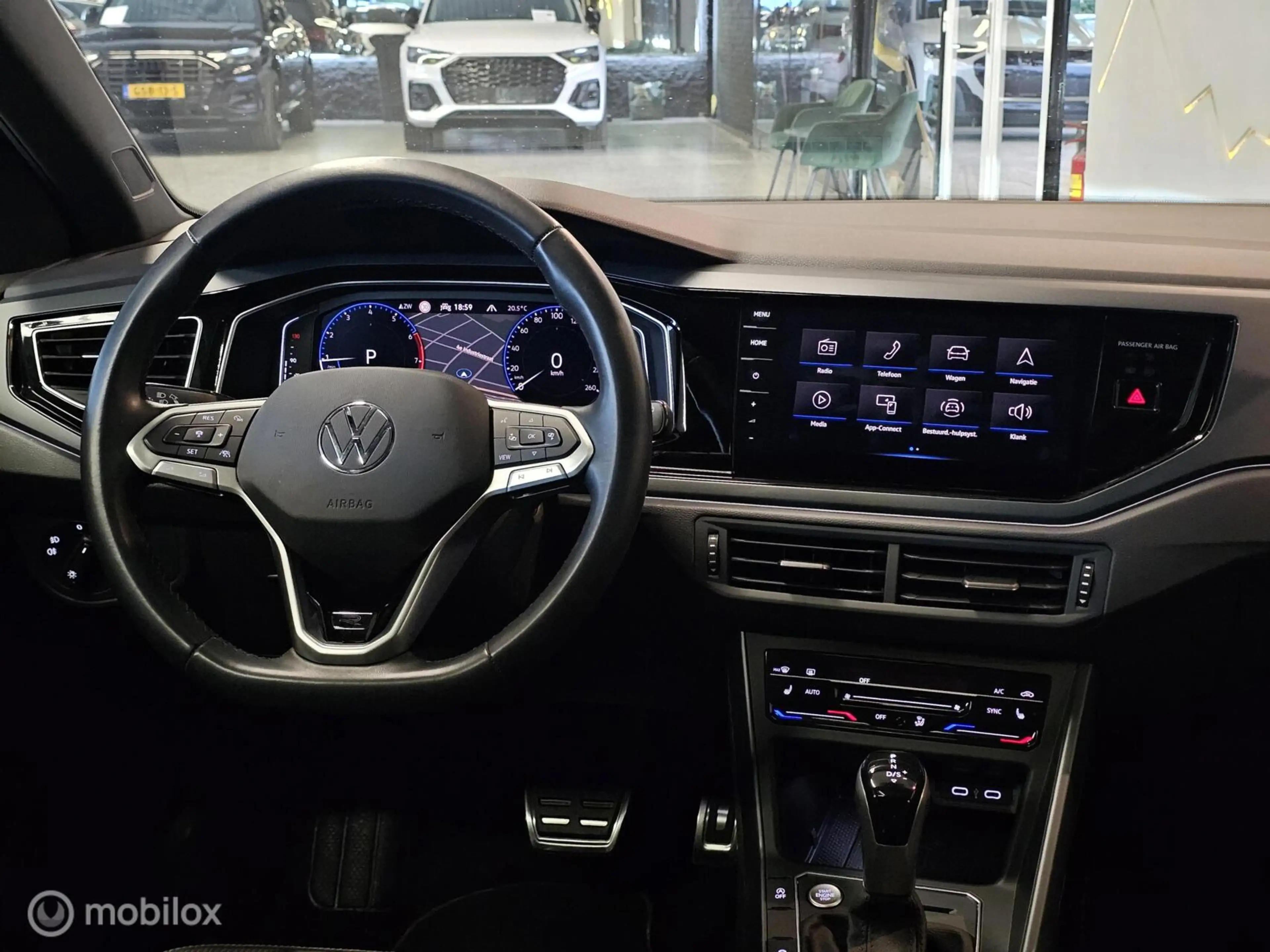 Volkswagen Polo 1.0 TSI 3x R-Line Panorama/Keyless/IQ Light/Camera — photo 48