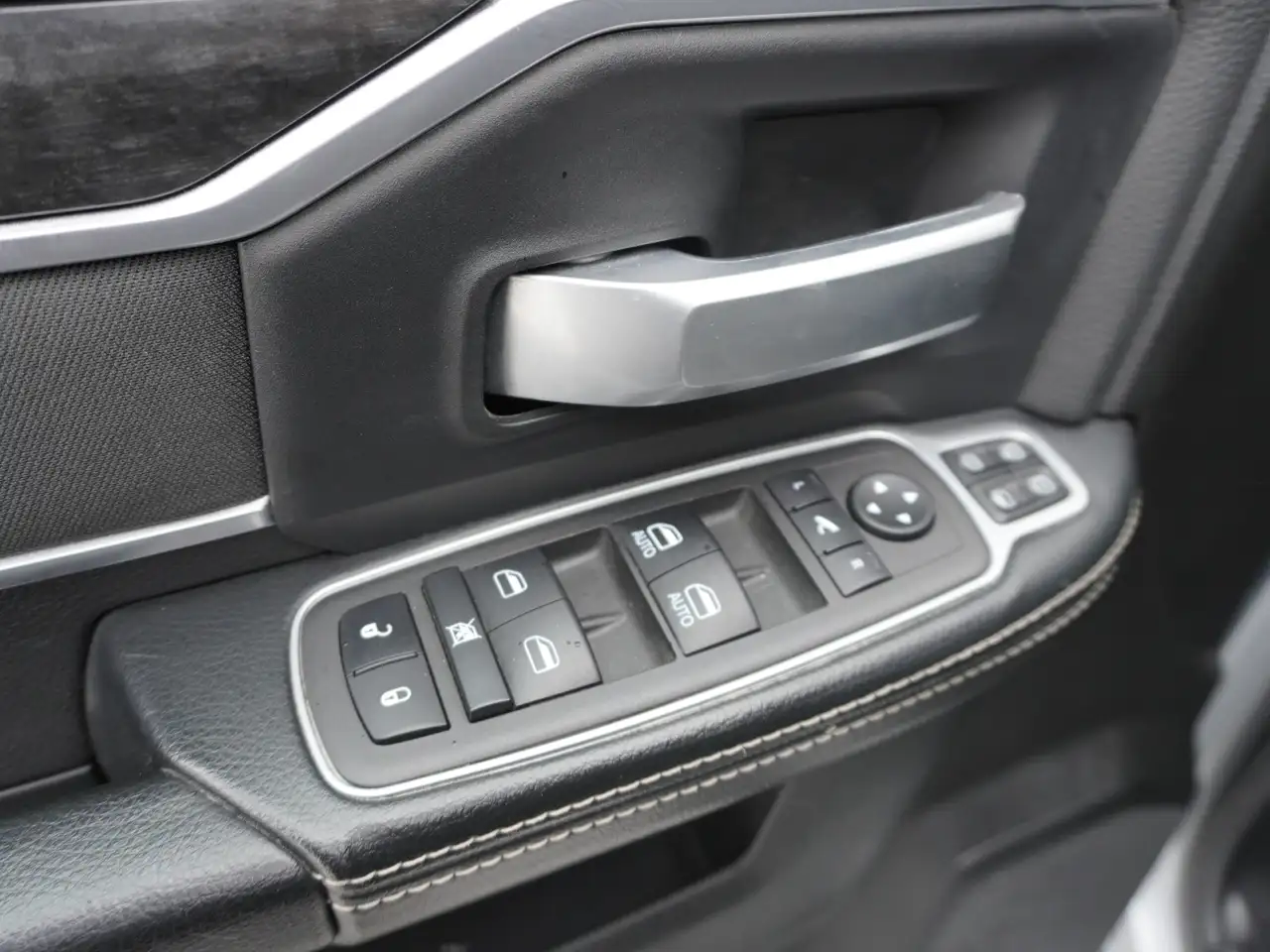 RAM 3500 снимка RAM 3500