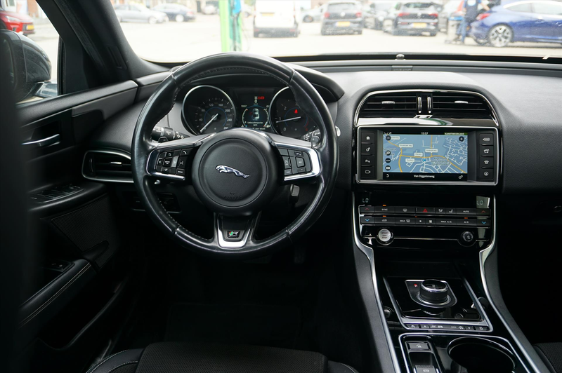 Jaguar XE 2.0D Portfoilio R-Sport / Org NL / Camera / Navi / — photo 9
