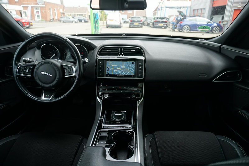 Jaguar XE 2.0D Portfoilio R-Sport / Org NL / Camera / Navi / — photo 8