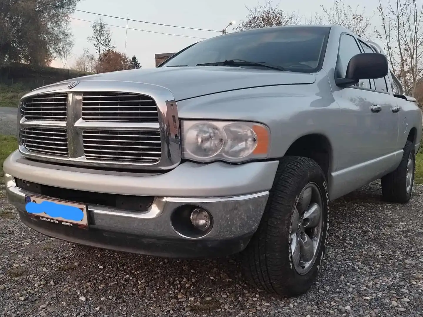 Dodge RAM 5,7hemi v8 Srebrny - 2