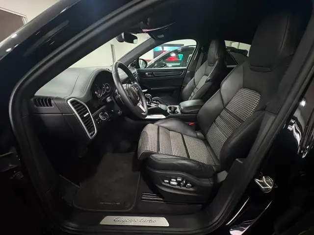 Porsche Cayenne view 9