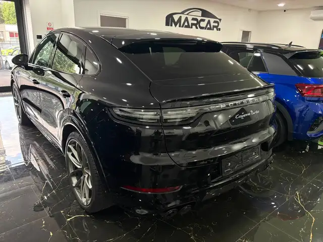Porsche Cayenne view 3