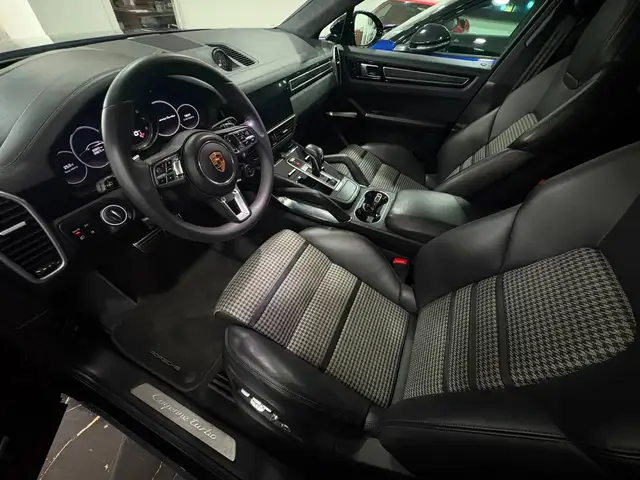 Porsche Cayenne view 10