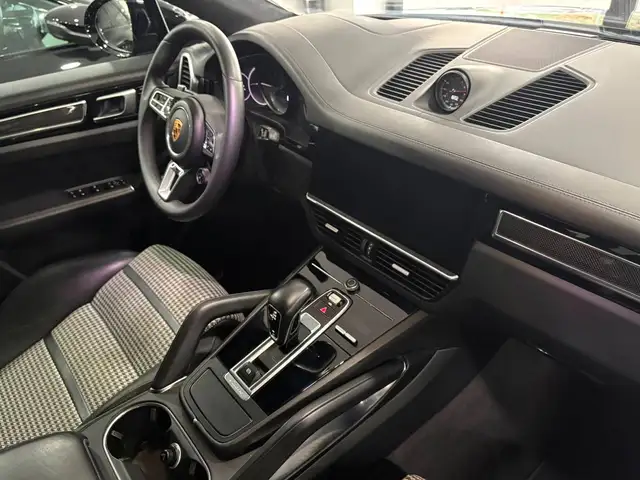Porsche Cayenne view 15