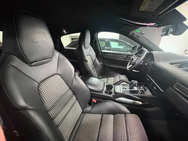 Porsche Cayenne view 16