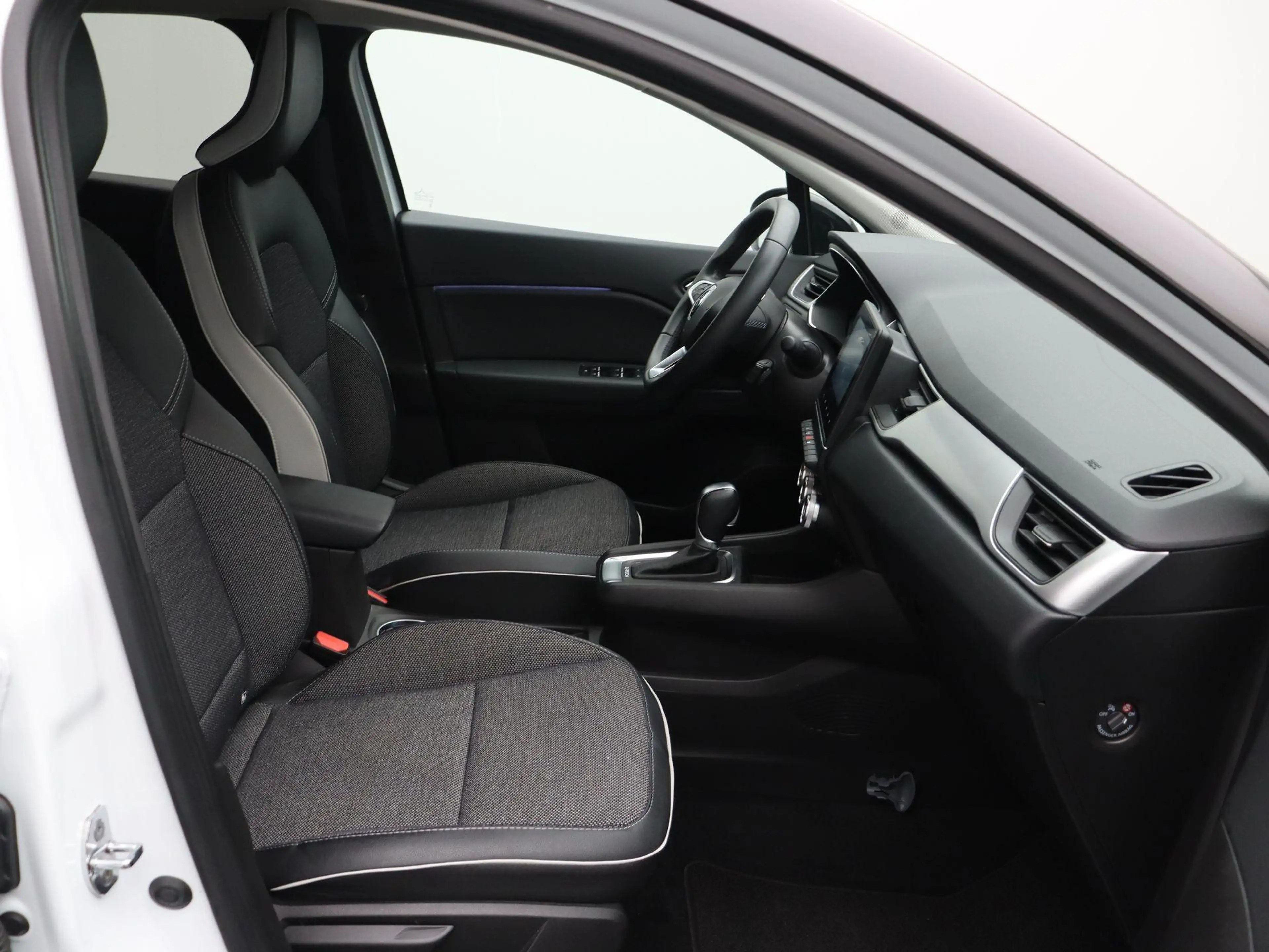 Renault Captur E-Tech Hybrid 145pk Intens | Trekhaak | Navigatie — photo 15