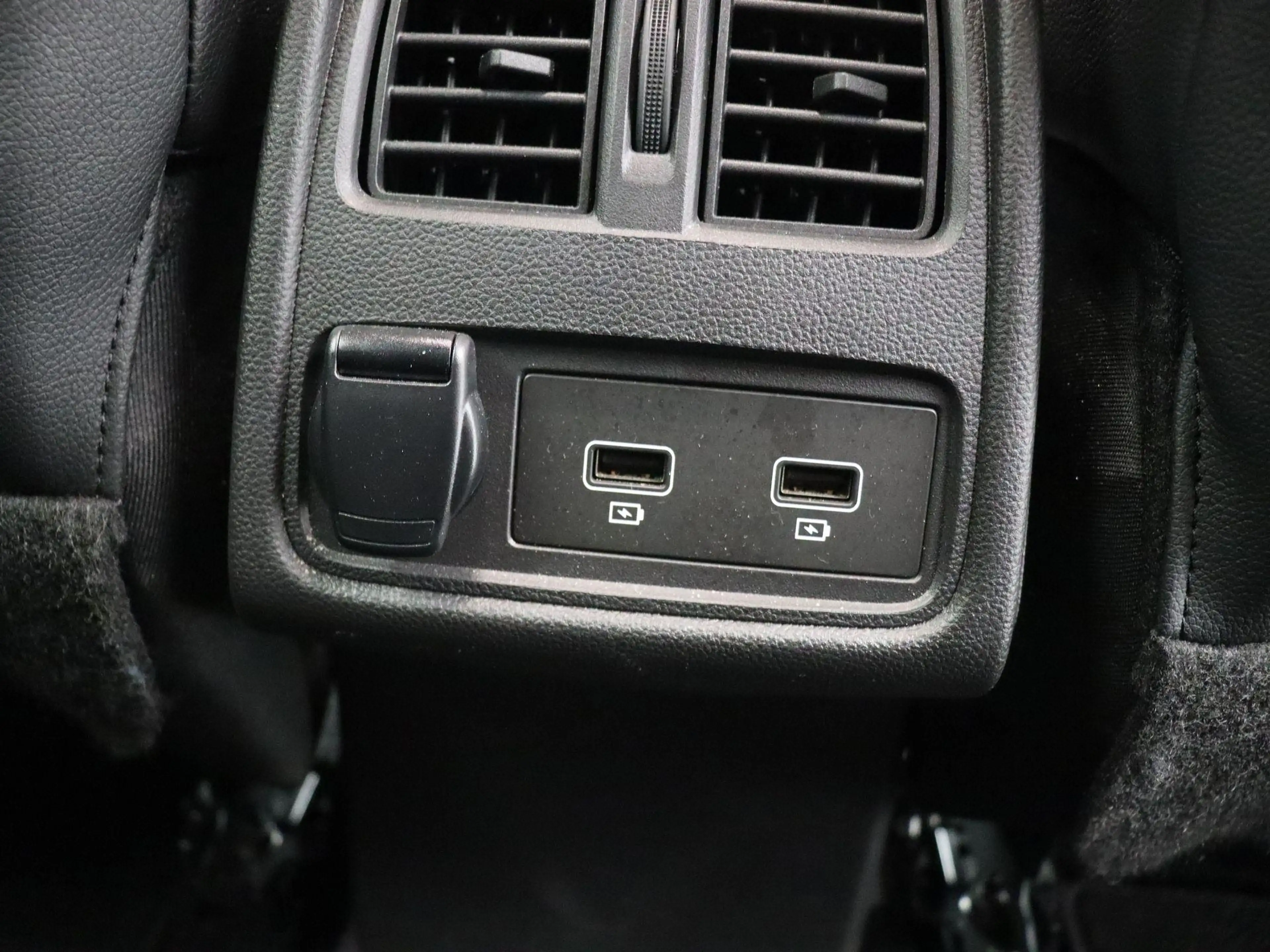 Renault Captur E-Tech Hybrid 145pk Intens | Trekhaak | Navigatie — photo 4