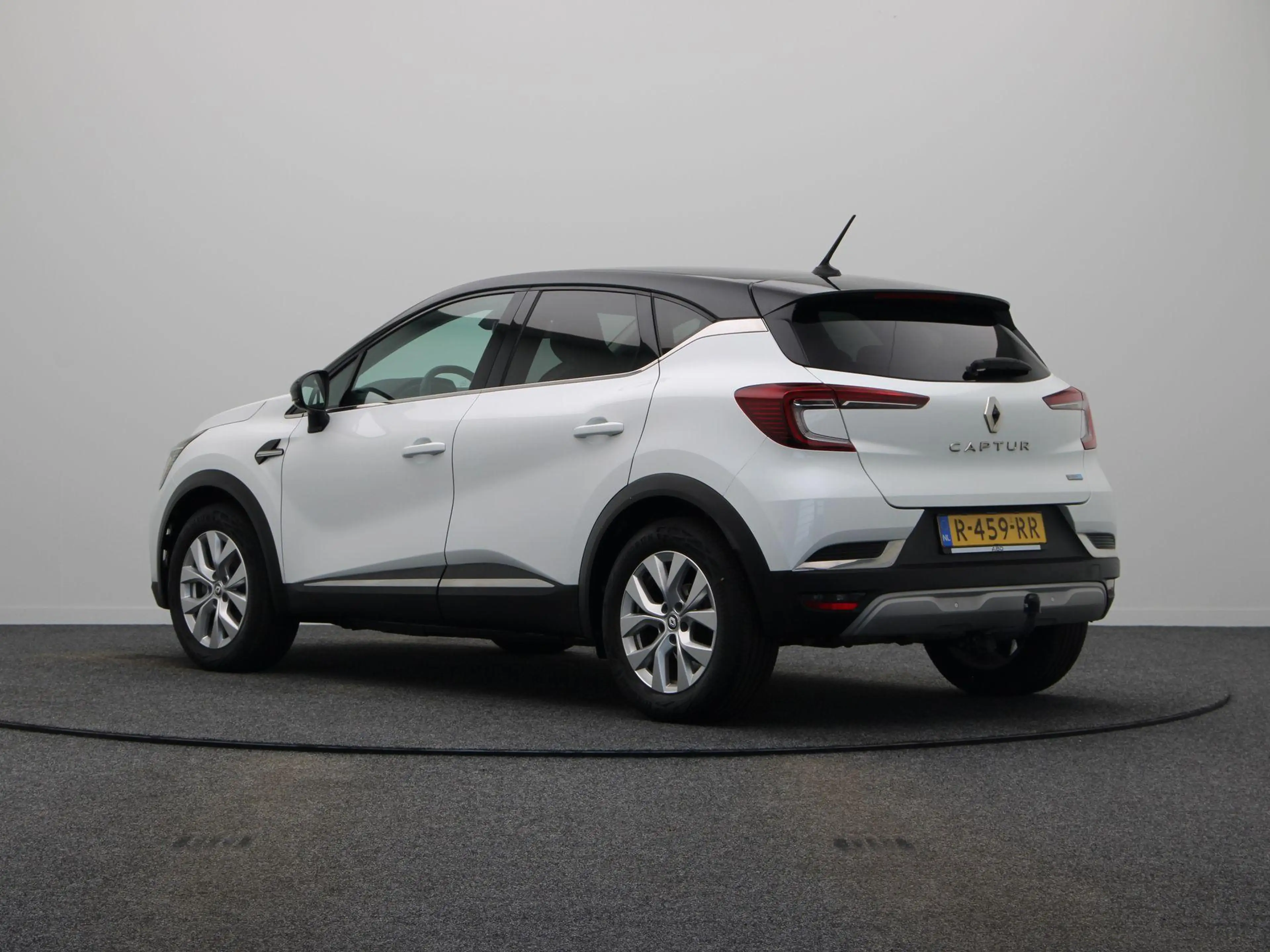 Renault Captur E-Tech Hybrid 145pk Intens | Trekhaak | Navigatie — photo 2