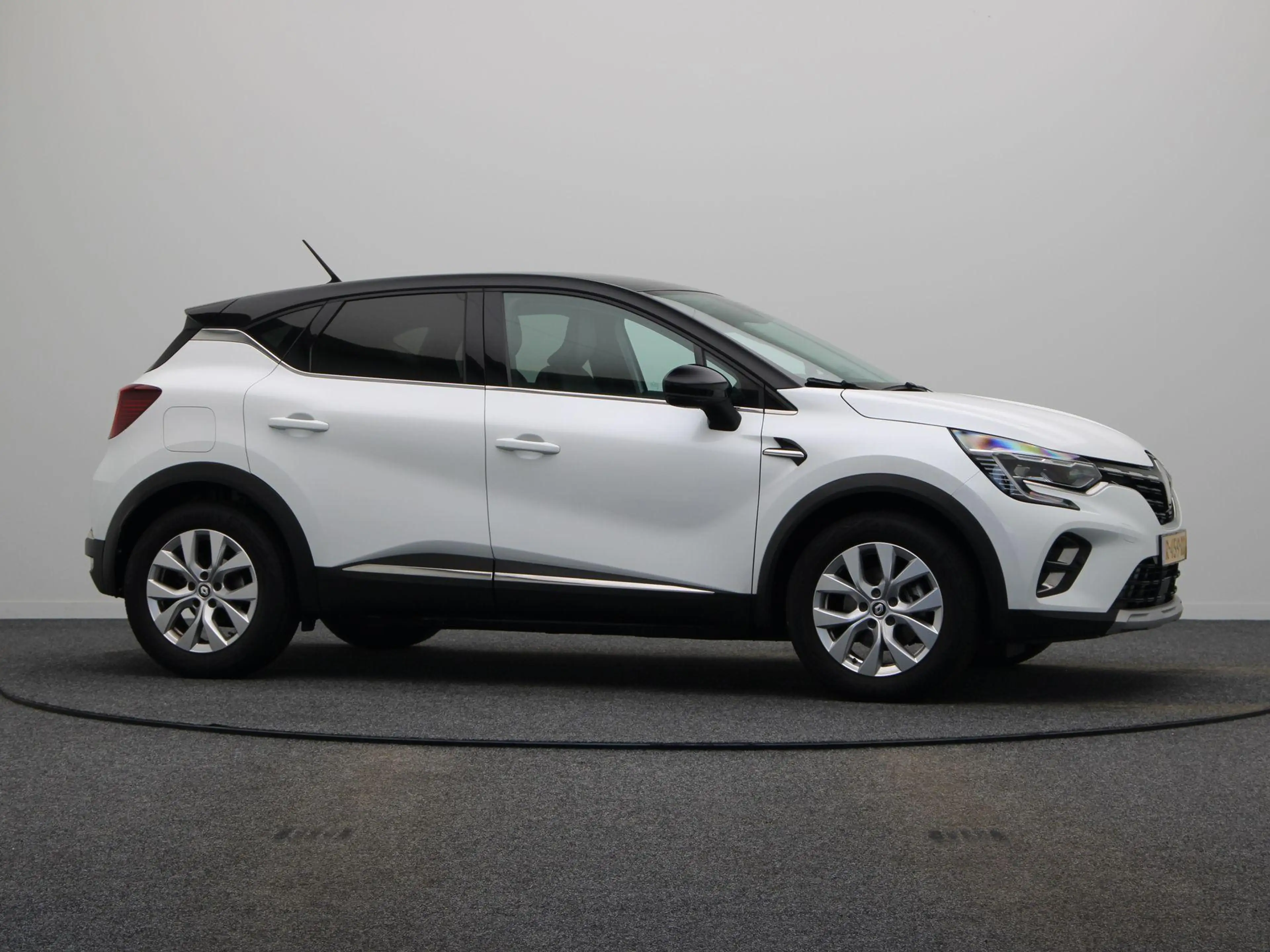 Renault Captur E-Tech Hybrid 145pk Intens | Trekhaak | Navigatie — photo 13