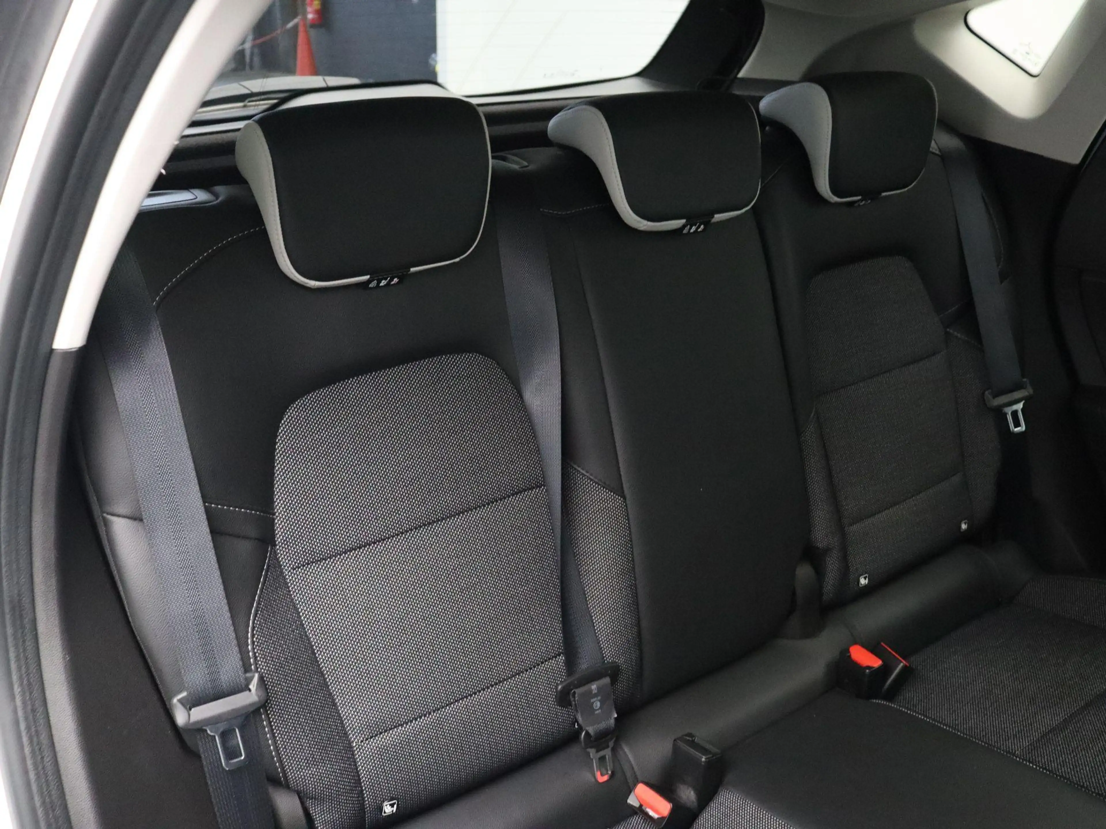 Renault Captur E-Tech Hybrid 145pk Intens | Trekhaak | Navigatie — photo 9