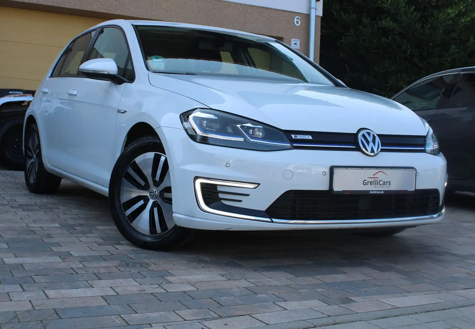 Volkswagen Golf VII Lim. e-Golf°CCS°WÄRMEPUMPE°SPIEGELPAKET Weiß - 2