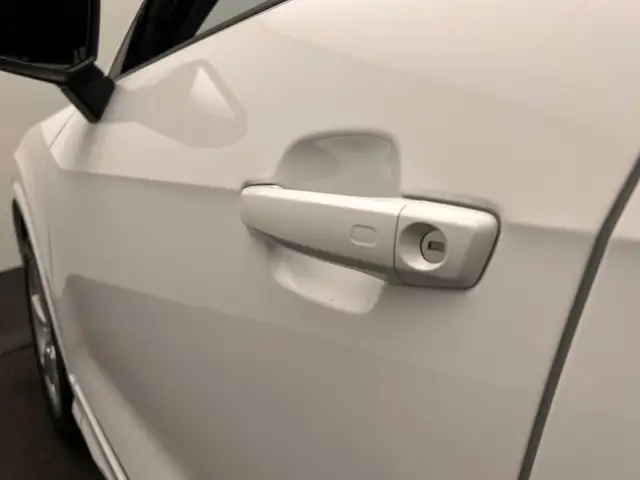 Audi Q2 view 30