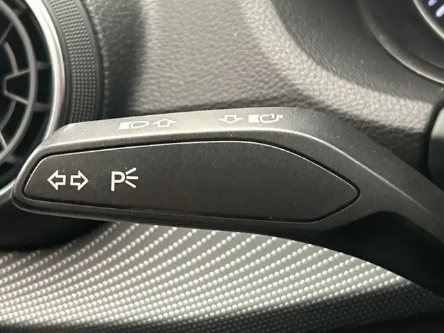 Audi Q2 view 20