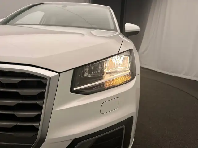 Audi Q2 view 25