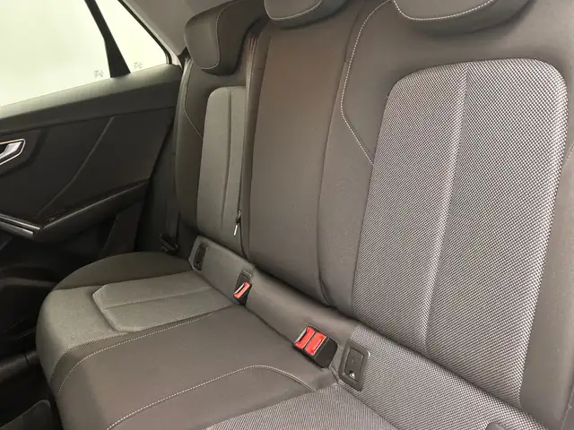 Audi Q2 view 18