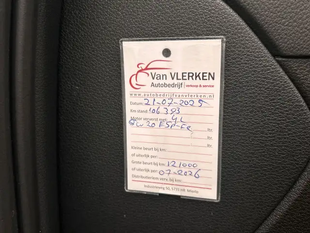 Audi Q2 view 10