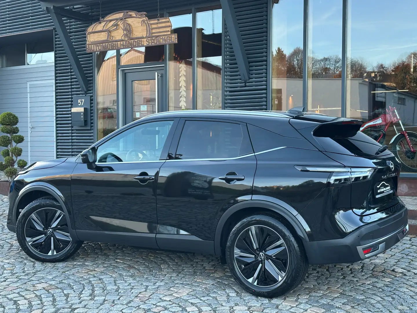 Nissan Qashqai Qashqai 1.3 DIG-T Xtronic 4x4 Tekna +DACH+360°+ Schwarz - 2