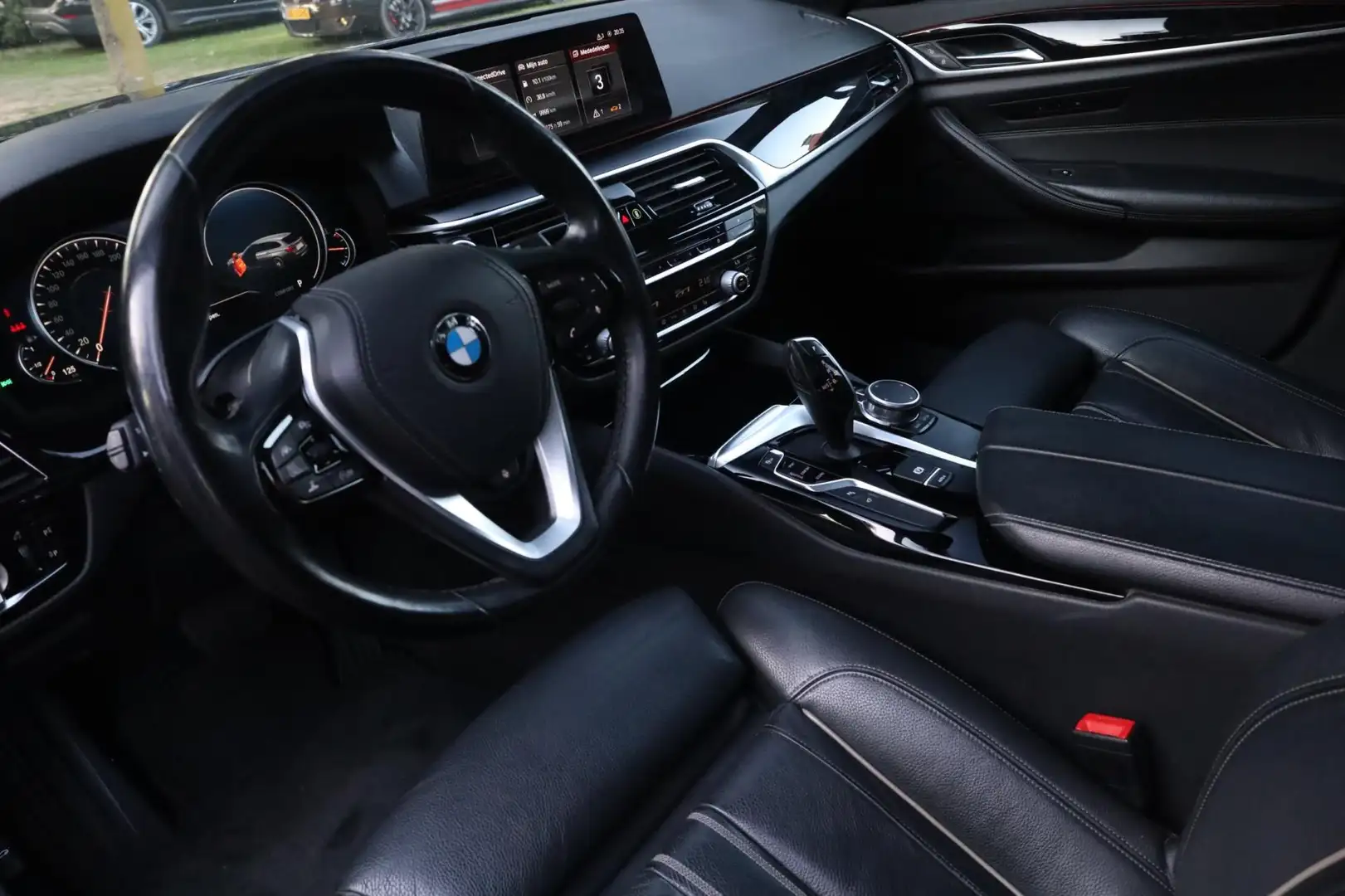 BMW 530 5-serie Touring 530i xDrive High Executive Aut. | Black - 2
