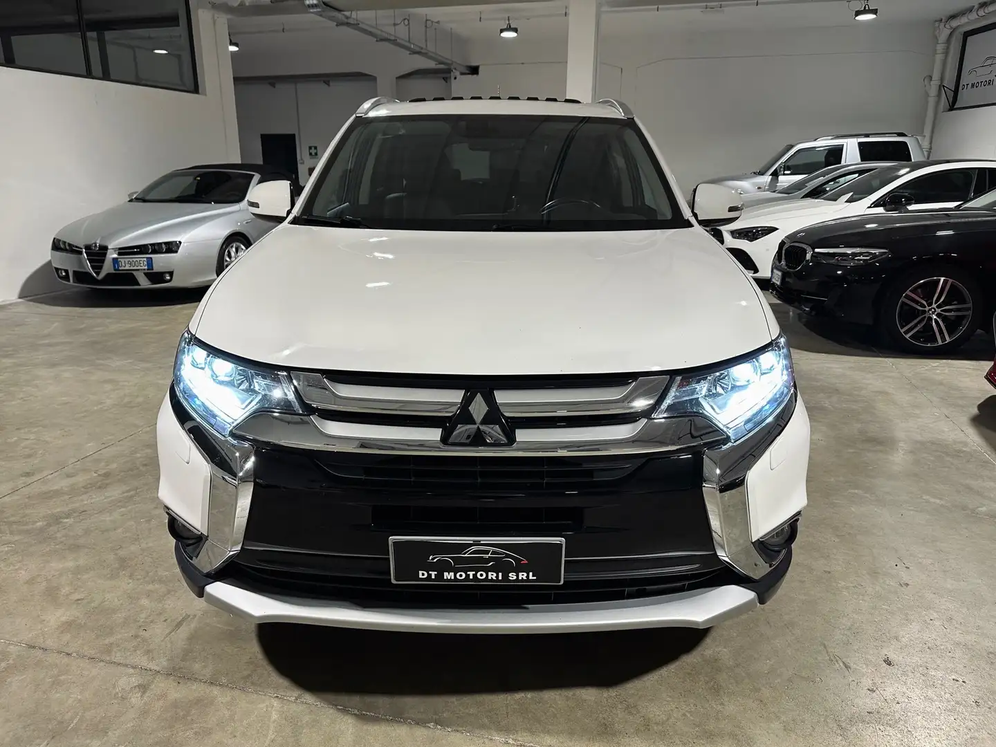 Mitsubishi Outlander 2.2 DI-D 4WD Instyle 7 POSTI-TETTO-TAGLIANDI UFFIC Bianco - 2