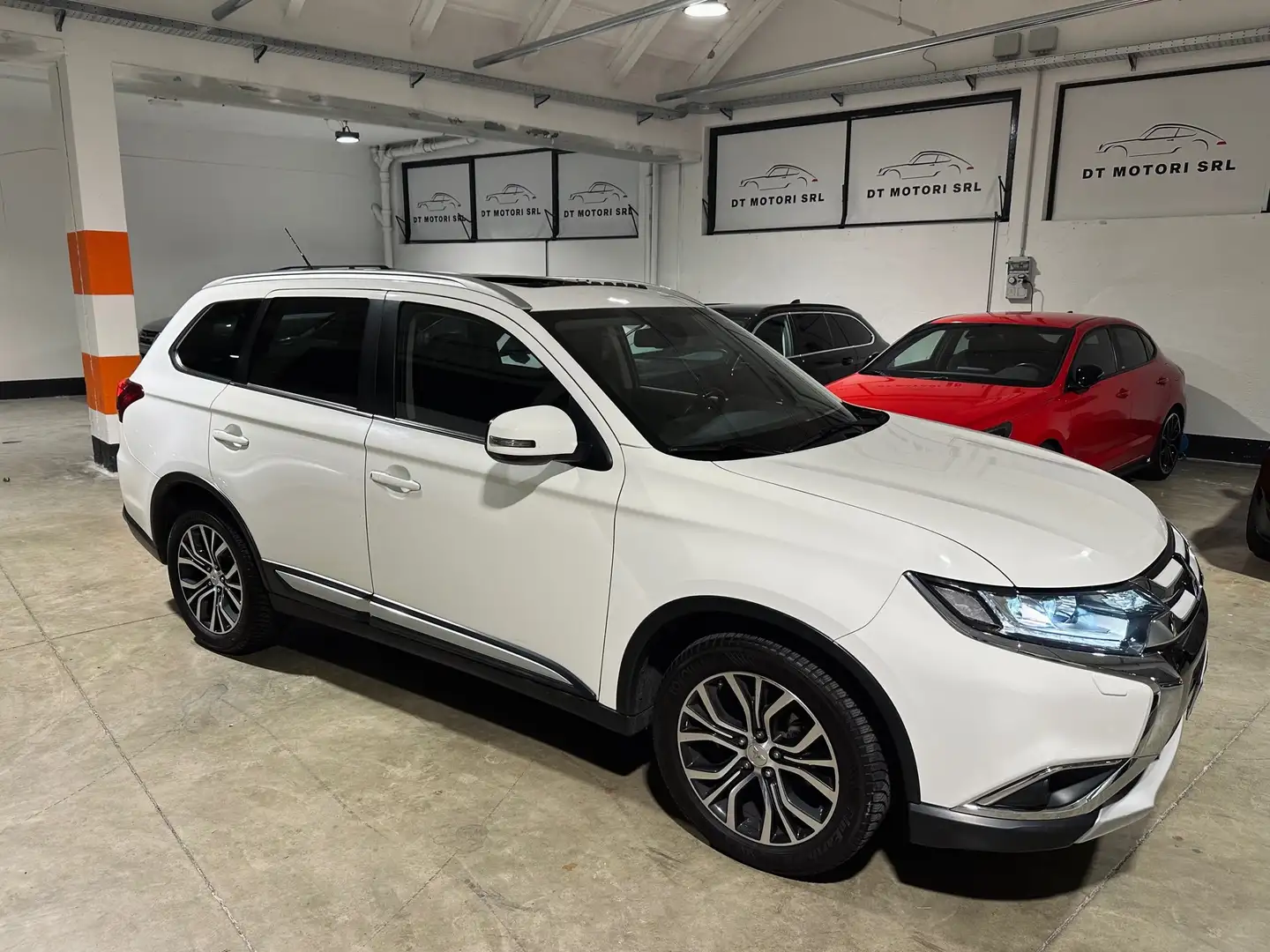 Mitsubishi Outlander 2.2 DI-D 4WD Instyle 7 POSTI-TETTO-TAGLIANDI UFFIC Bianco - 1