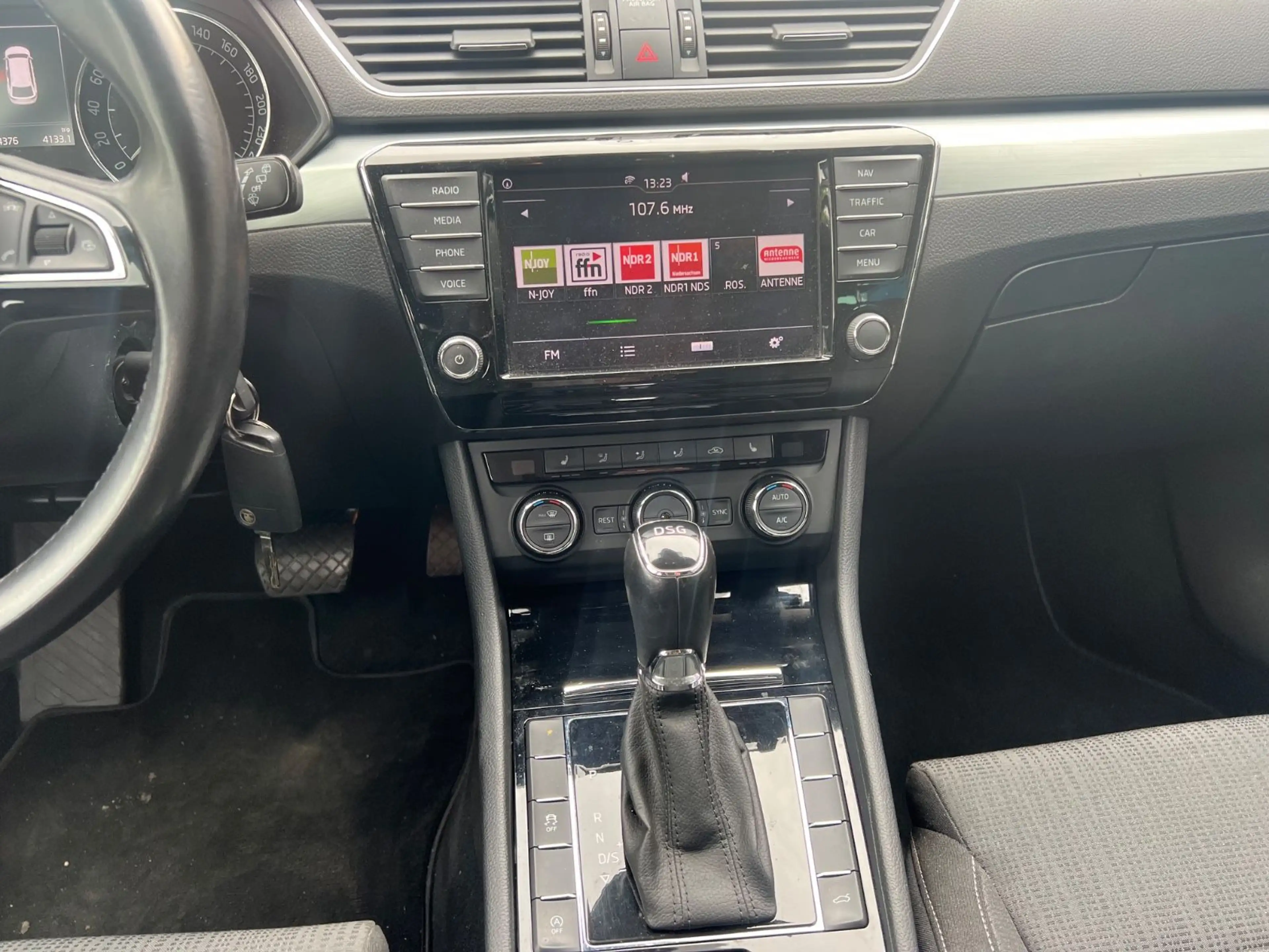 Skoda Superb Combi Ambition — photo 10