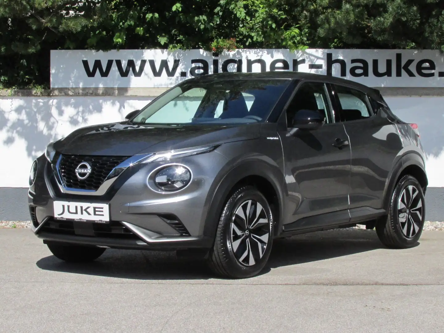 Nissan Juke 1,0 DIG-T Acenta+ DCT Aut. Winteraktion!! Grau - 1