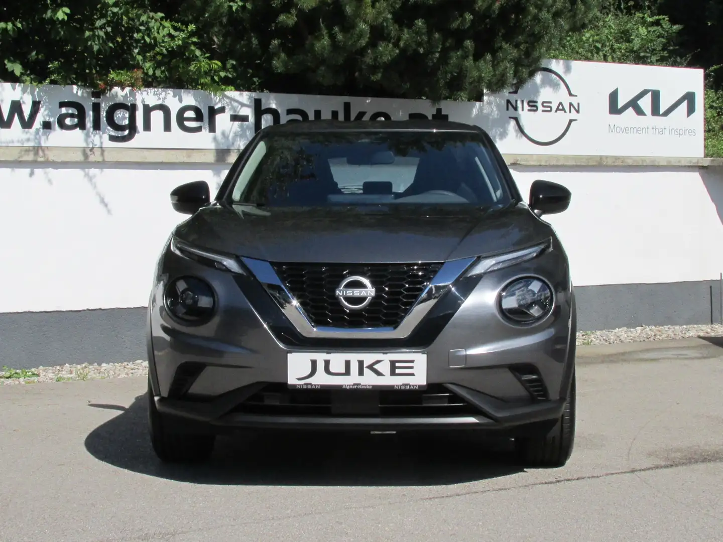 Nissan Juke 1,0 DIG-T Acenta+ DCT Aut. Winteraktion!! Grau - 2
