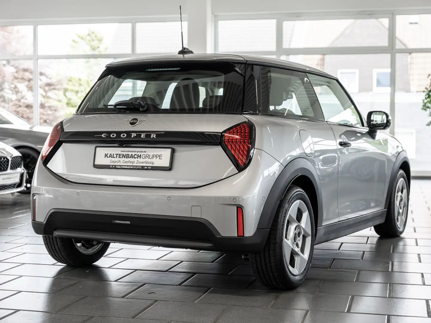 MINI Cooper C Essential Trim LED NAVI KAMERA PDC Silber - 2