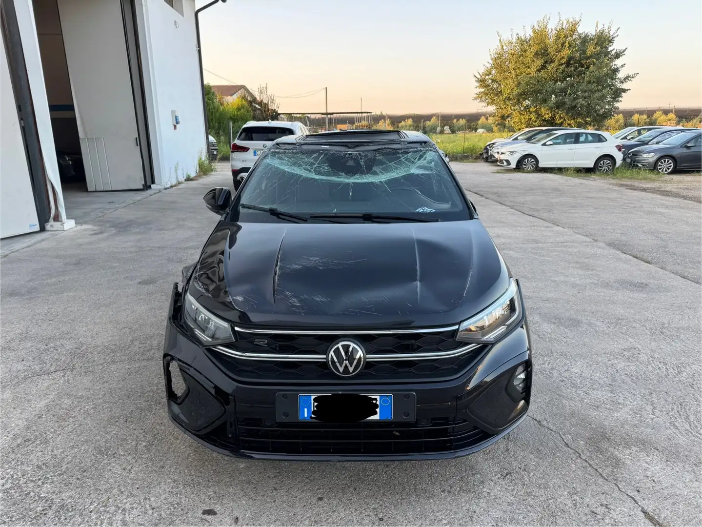 Volkswagen Taigo 1.0 tsi R-Line 110cv START - TETTO - INCIDENTATA Nero - 2