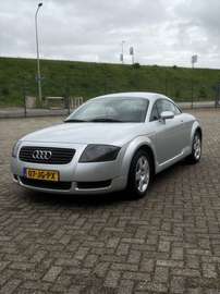 Audi TT 1.8T 180pk 2002 174.466 km Audio systeem