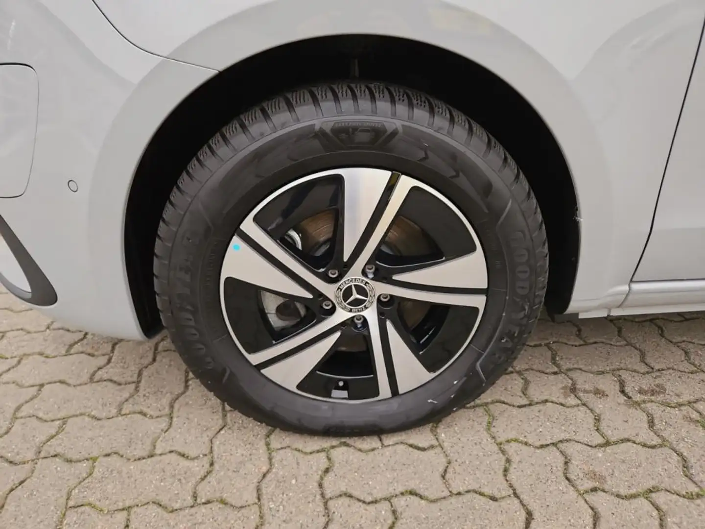 Mercedes-Benz EQV Lang NEUES MODELL+MBUX+KAMERA+NAVI+DISTR Gris - 2