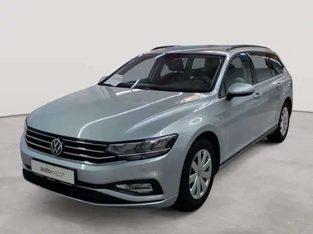 Volkswagen Passat view 2