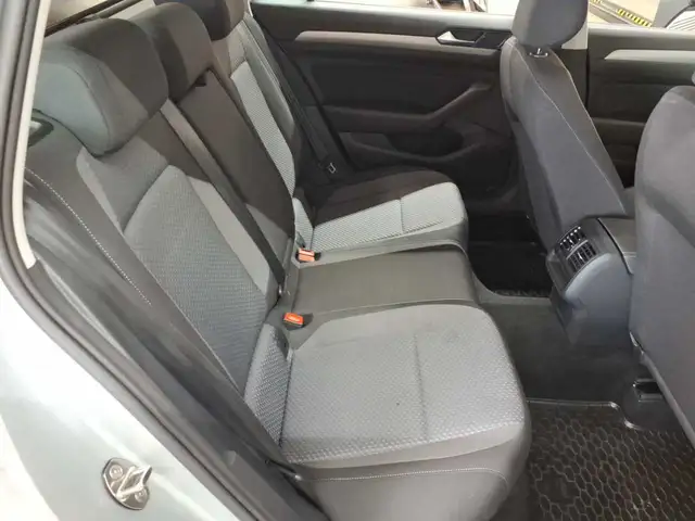 Volkswagen Passat view 14