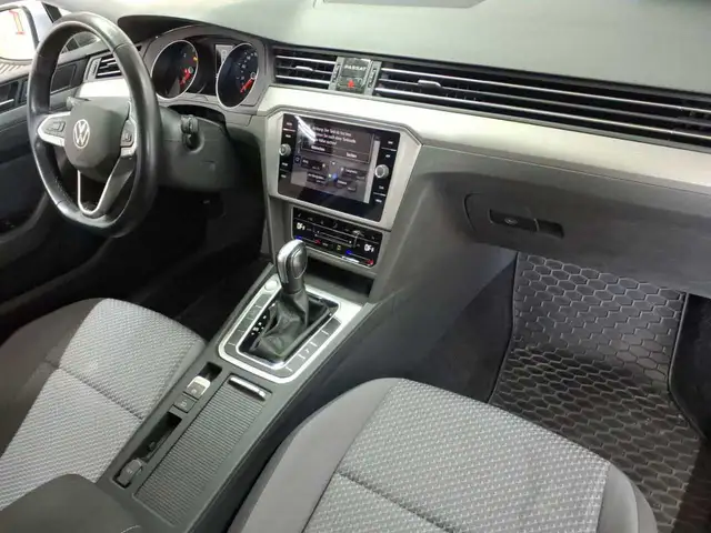 Volkswagen Passat view 9