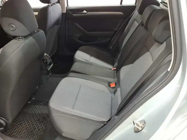 Volkswagen Passat view 13