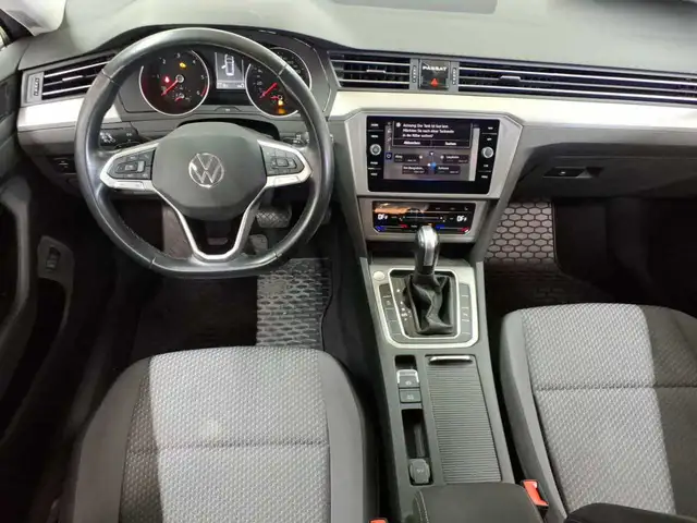 Volkswagen Passat view 10