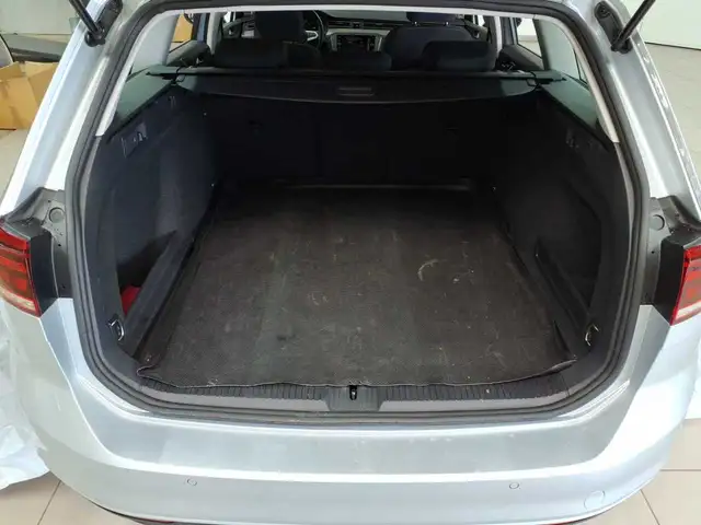 Volkswagen Passat view 15