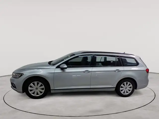 Volkswagen Passat view 6